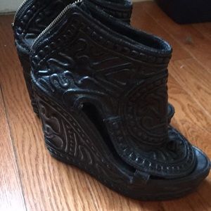 Extremely rare vintage leather pumps!